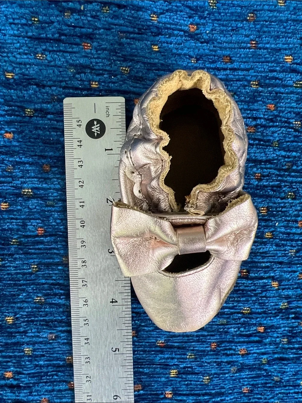 Robeez sz 0–6 month Baby Girls pink/bronze Metallic Bow Slip-On soft Shoes